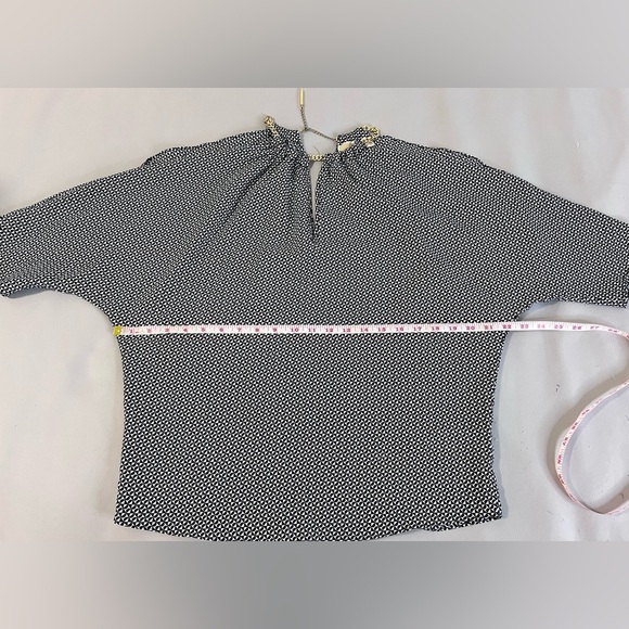 MICHAEL KORS Black Wht Gold Chain Neck Open Cold Shoulder Dolman‎ 3/4 Sleeve Top - Picture 8 of 9